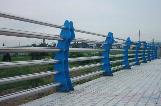 橋梁護欄.jpg 橋梁護欄.jpg